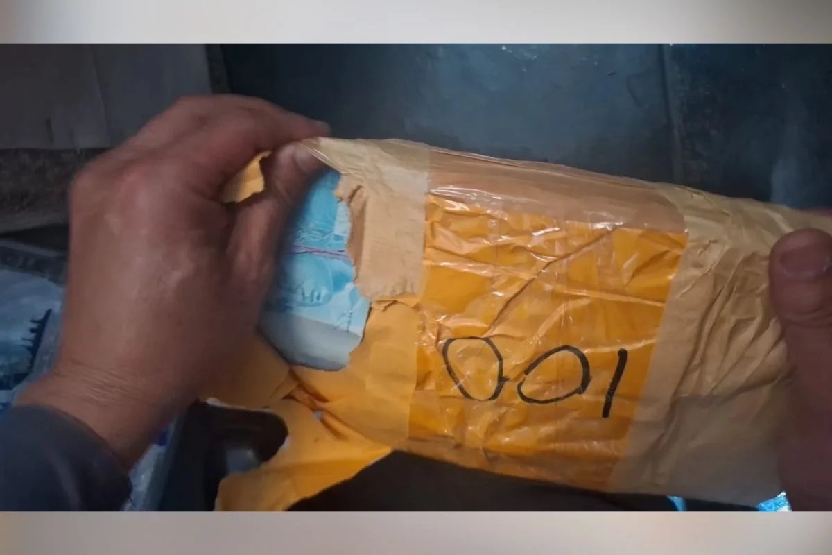 Pacote envolto em fita, marcado com o número 001. Foto: Reprodução/Polícia Civil de SP