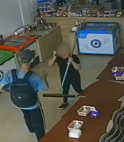 Legítima defesa: Funcionária reage a ataque em sorveteria de GO e é liberada; tornozeleira do agressor estava desligada